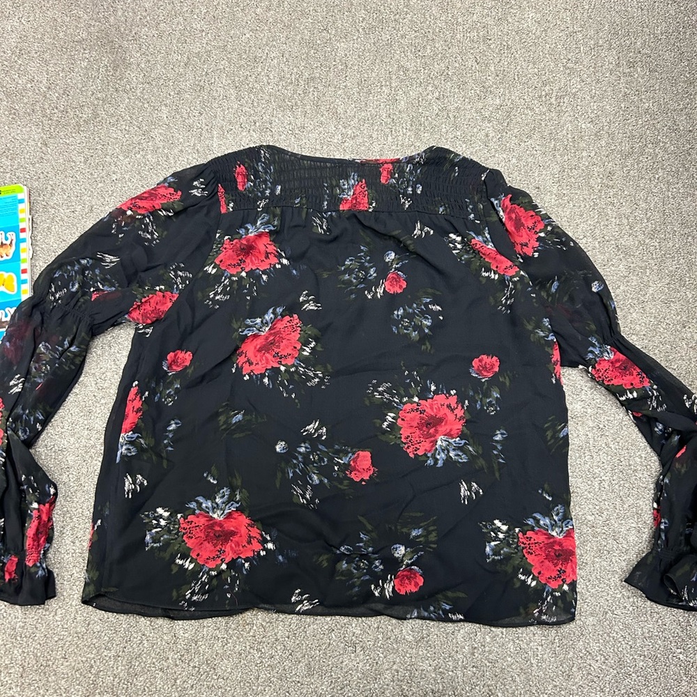 Joie blouse in black with red roses